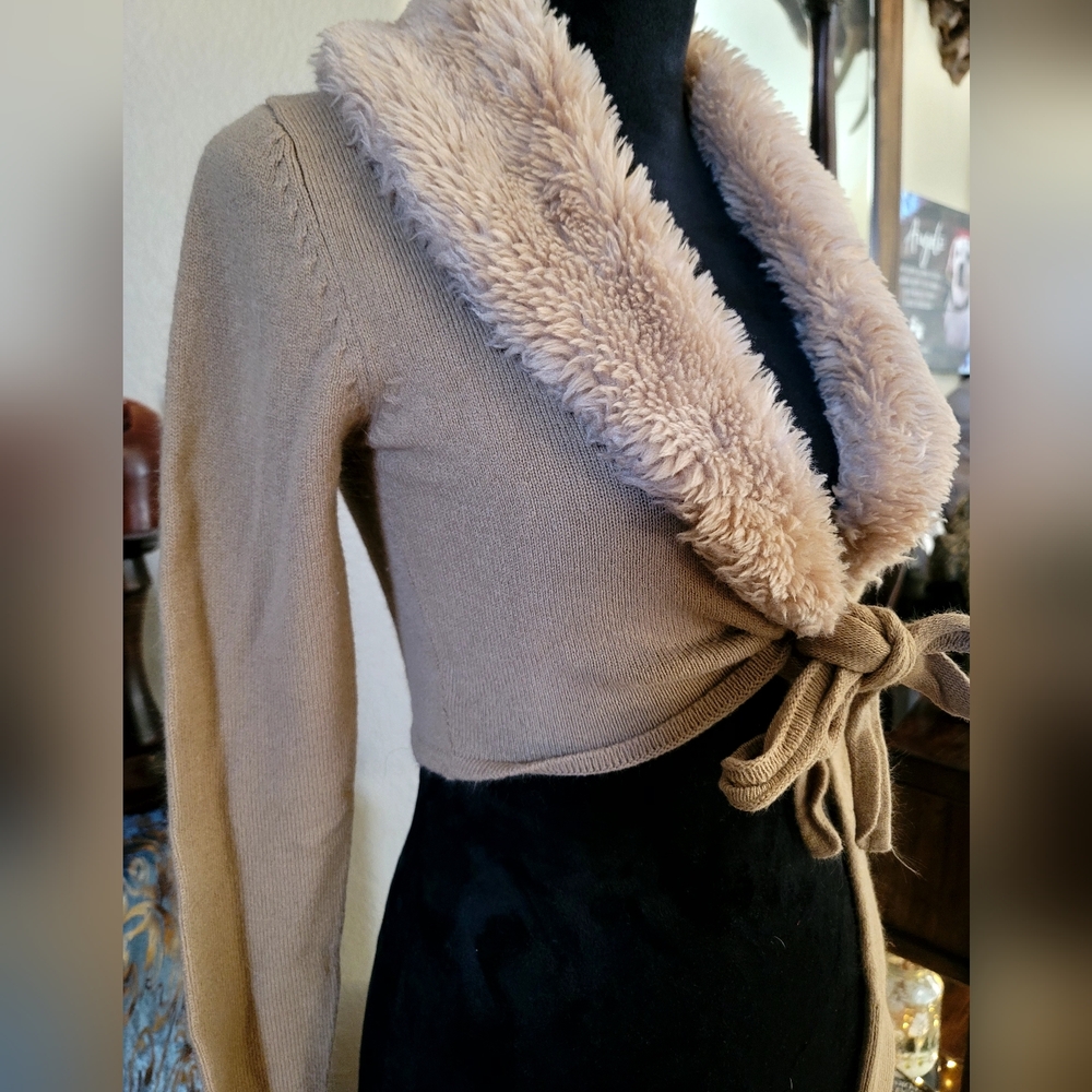 Absolutely gorgeous front tie Top Size M from "FINESSE"